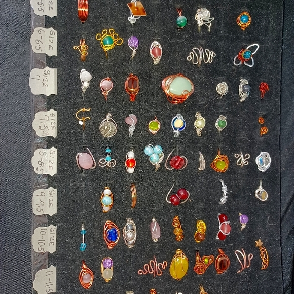 Various rings - Picture 1 of 2